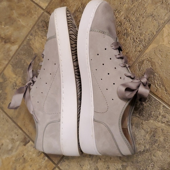 Vionic Women's Suede Leather sneakers 8 - Picture 3 of 8